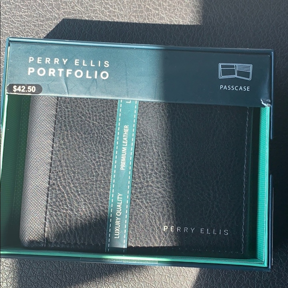 Perry Ellis Portfolio Wallet